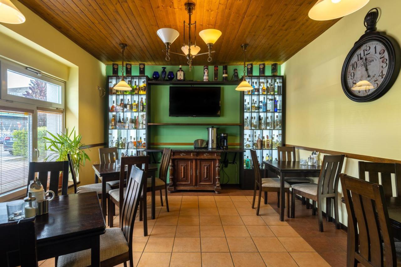 Penzion Rodos - Cafe Prag Exteriör bild